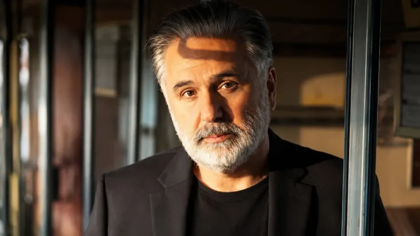 Ο Ιεροκλής Μιχαηλίδης ως Φίλιππος Αντωνιάδης στη σειρά «Μπλε Ώρες».