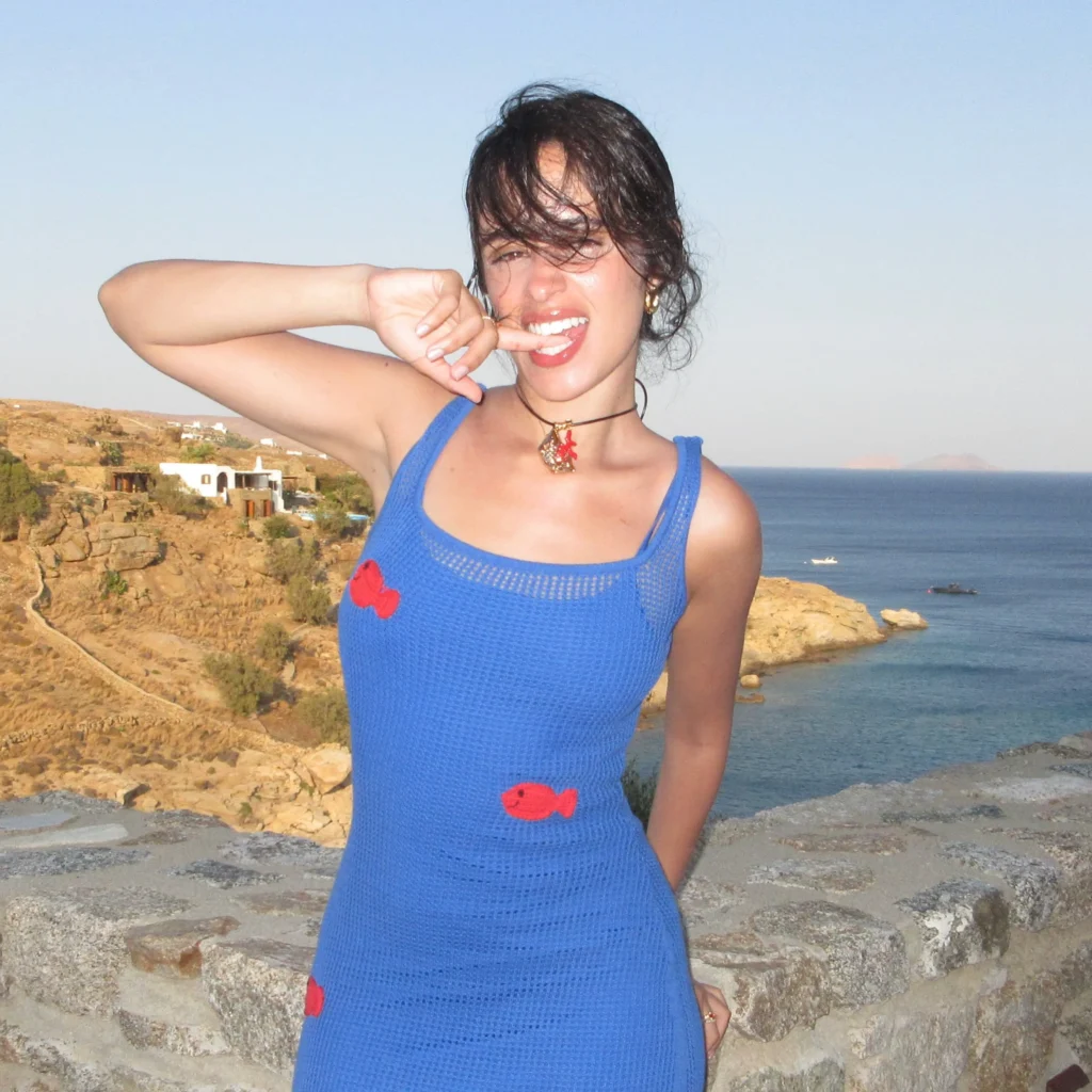 Η Camila Cabello απολαμβάνει τις διακοπές της στην Ελλάδα