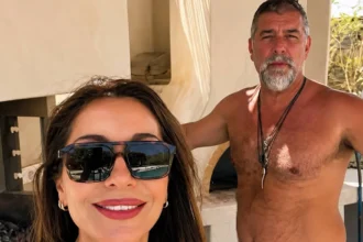 Δέσποινα Βανδή στην Πάρο τον Δεκαπενταύγουστο με την οικογένειά της