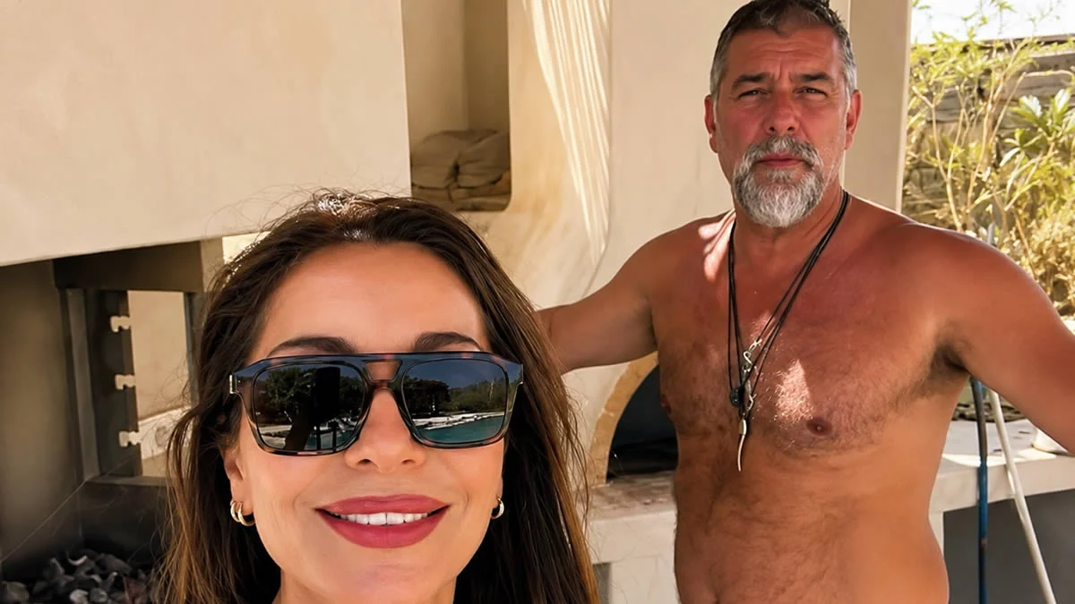 Δέσποινα Βανδή στην Πάρο τον Δεκαπενταύγουστο με την οικογένειά της