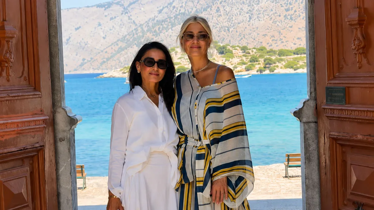 Η Φαίη Σκορδά κατά τη διάρκεια της επίσκεψής της στη Ιερά Μονή του Ταξιάρχη Μιχαήλ του Πανορμίτη,