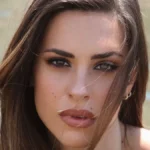 Η Ιζαμπέλλα Φούλοπ με τον Γιώργο Δερβίση στις διακοπές τους στο Κουφονήσι