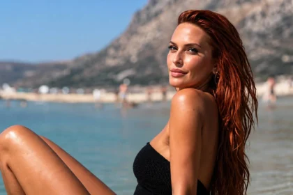 Η Σίσσυ Χρηστίδου απολαμβάνει το καλοκαίρι με μια εμφάνιση που αποπνέει φυσικότητα.