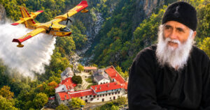 Φωτιά στην Κόνιτσα: Οι φλόγες απέναντι από τη Μονή Στομίου που ανακαίνισε ο Άγιος Παΐσιος