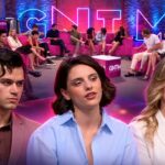 Ο Νικόδημος Νοβάκοβιτς στο GNTM 2026 κατά τη δοκιμασία φωτογράφισης με μαγιό και γούνες στην παραλία.