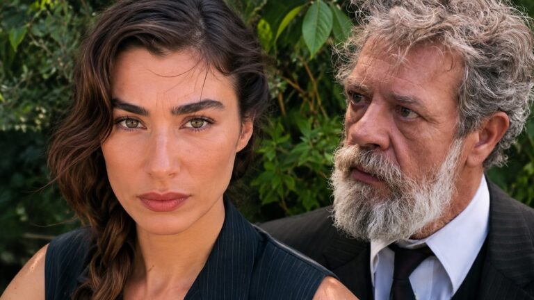 Η Μαρία Παπαφωτίου ως Λαμπρινή και ο Τάσος Ιορδανίδης ως Μήτρος Αρβανίτης στη δραματική σειρά Κρίνο και Αγκάθι του ΑΝΤ1.