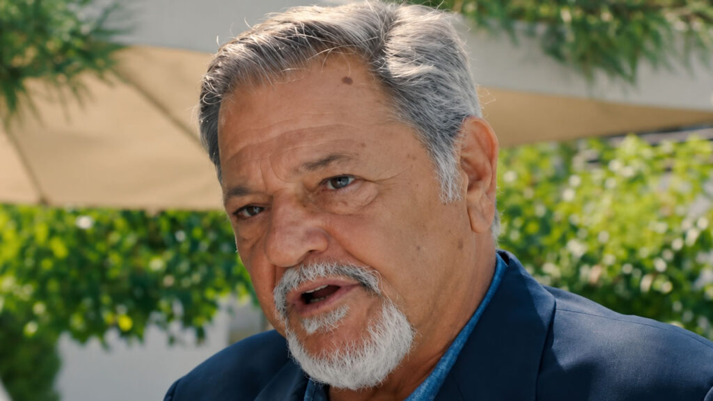 Ο Γιώργος Παρτσαλάκης ως Αχιλλέας Στεργίου στη σειρά «Μπλε Ώρες», όπου απορρίπτει τον γάμο της Νικολέτας με τον Πέτρο.