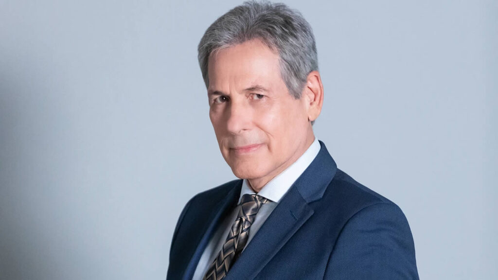 Ο Θάνος Καληώρας στον ρόλο του ισχυρού επιχειρηματία Άρη Λοΐζου στα «Δυο μαύρα πουκάμισα» του MEGA
