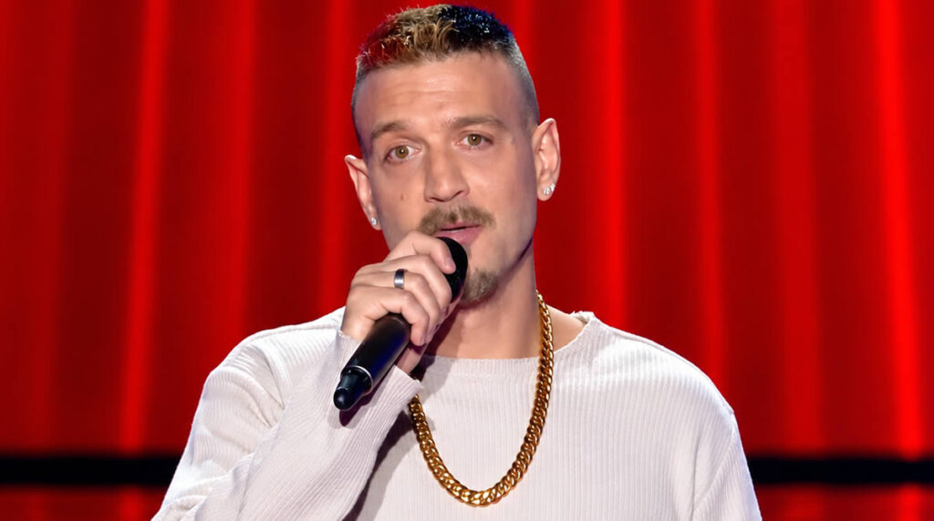 The Voice: Από το «Μάλιστα Κύριε» σε εκκεντρικό ραπ ο εγγονός του Ζαμπέτα